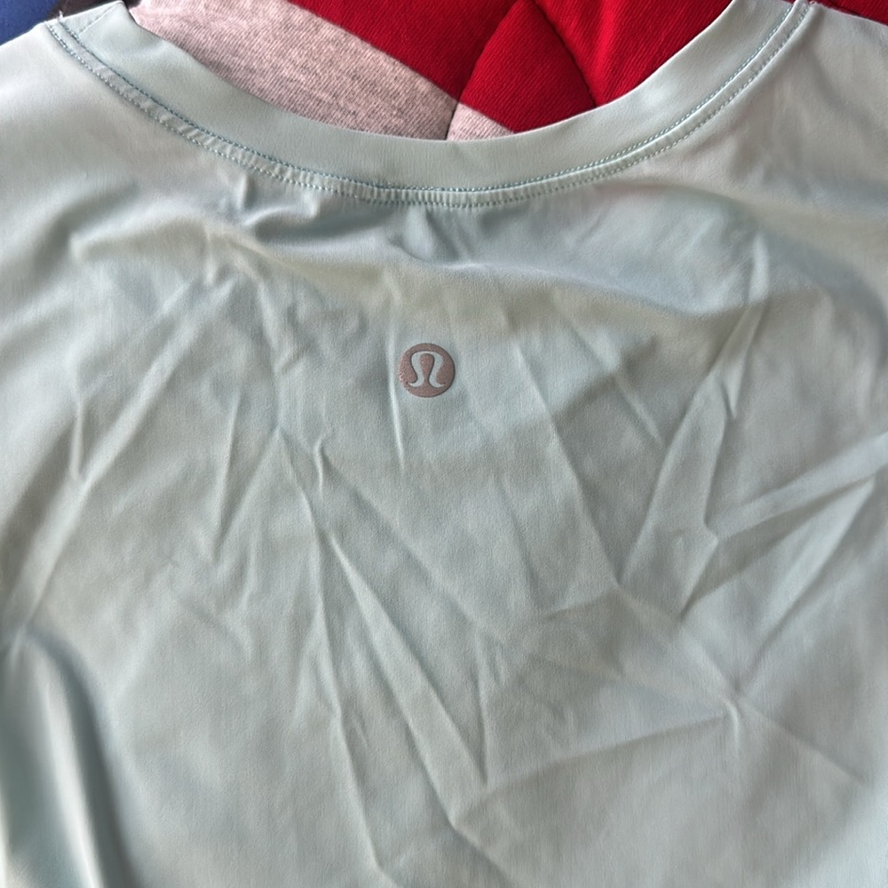 Lululemon High Neck Split Hem Run Tank in Icing Blue Sz 2! - Picture 9 of 9